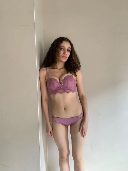 【小胸さん向け】PINK×WHITEあざとモテ谷間メイク3点セット