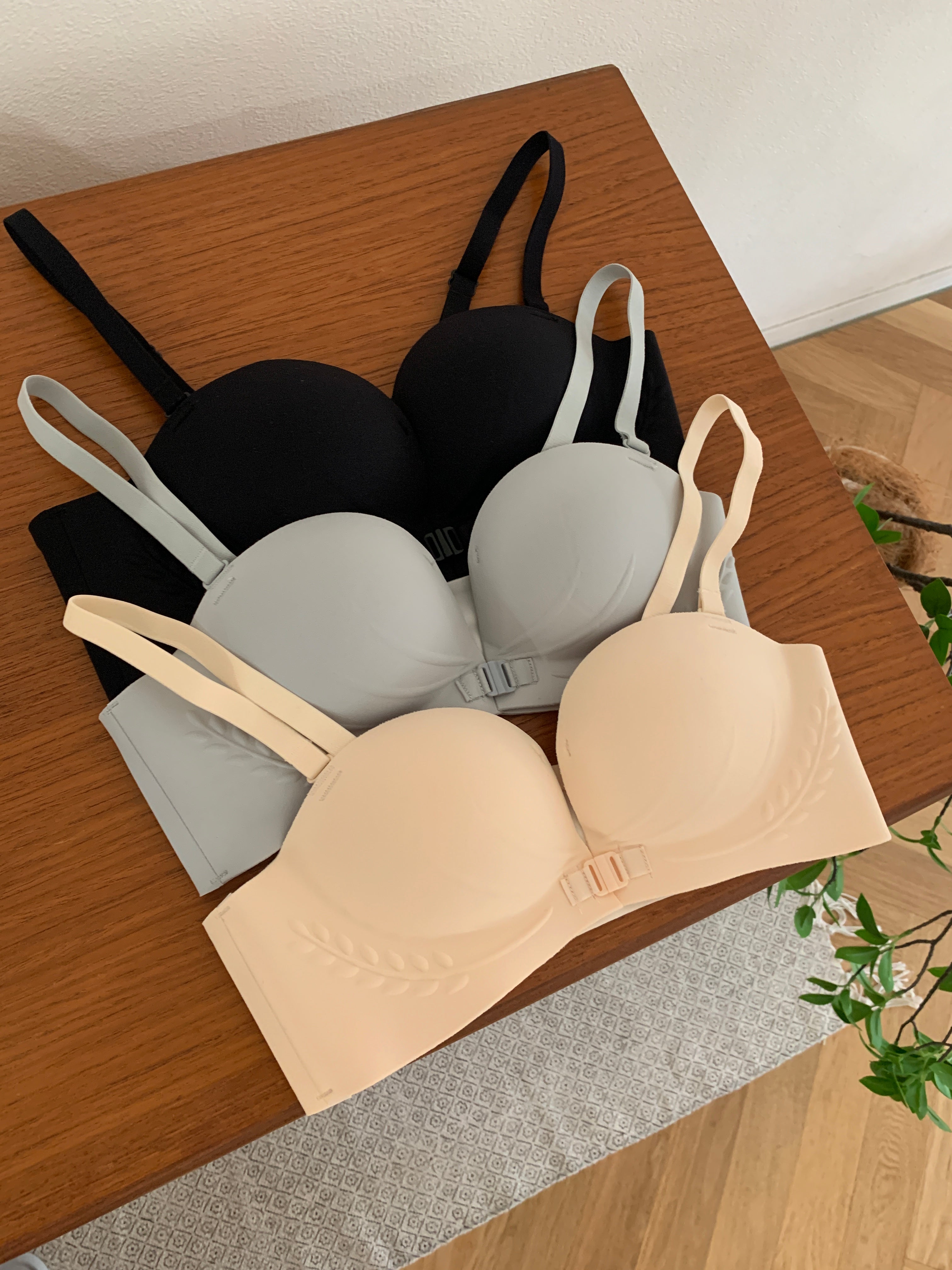 ブラのボコボコなし!背中すっきりフロントホックブラセット