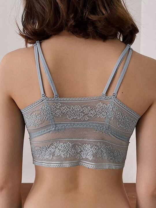 【自胸にフィット】カップ付きVネックレースインナー&ショーツセット