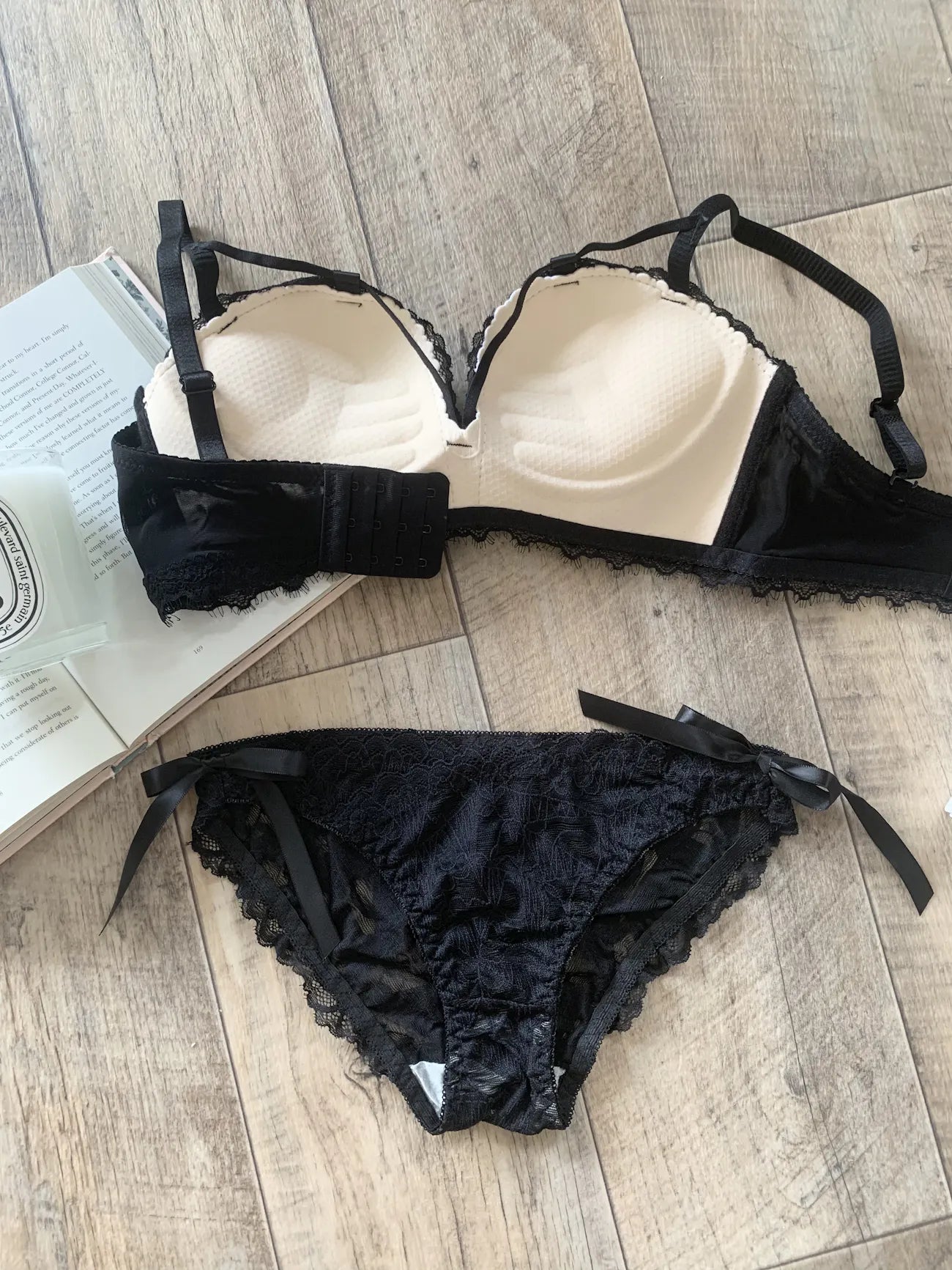 【整形級谷間】手形パッドセクシーレースブラセット