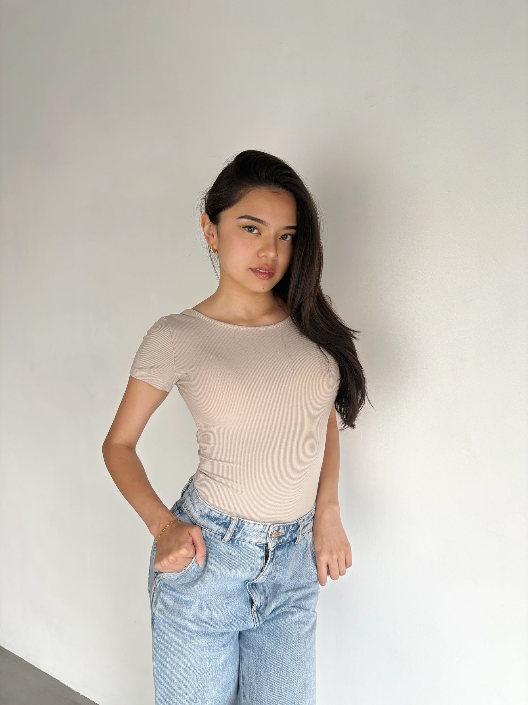 バックオープンTトップス