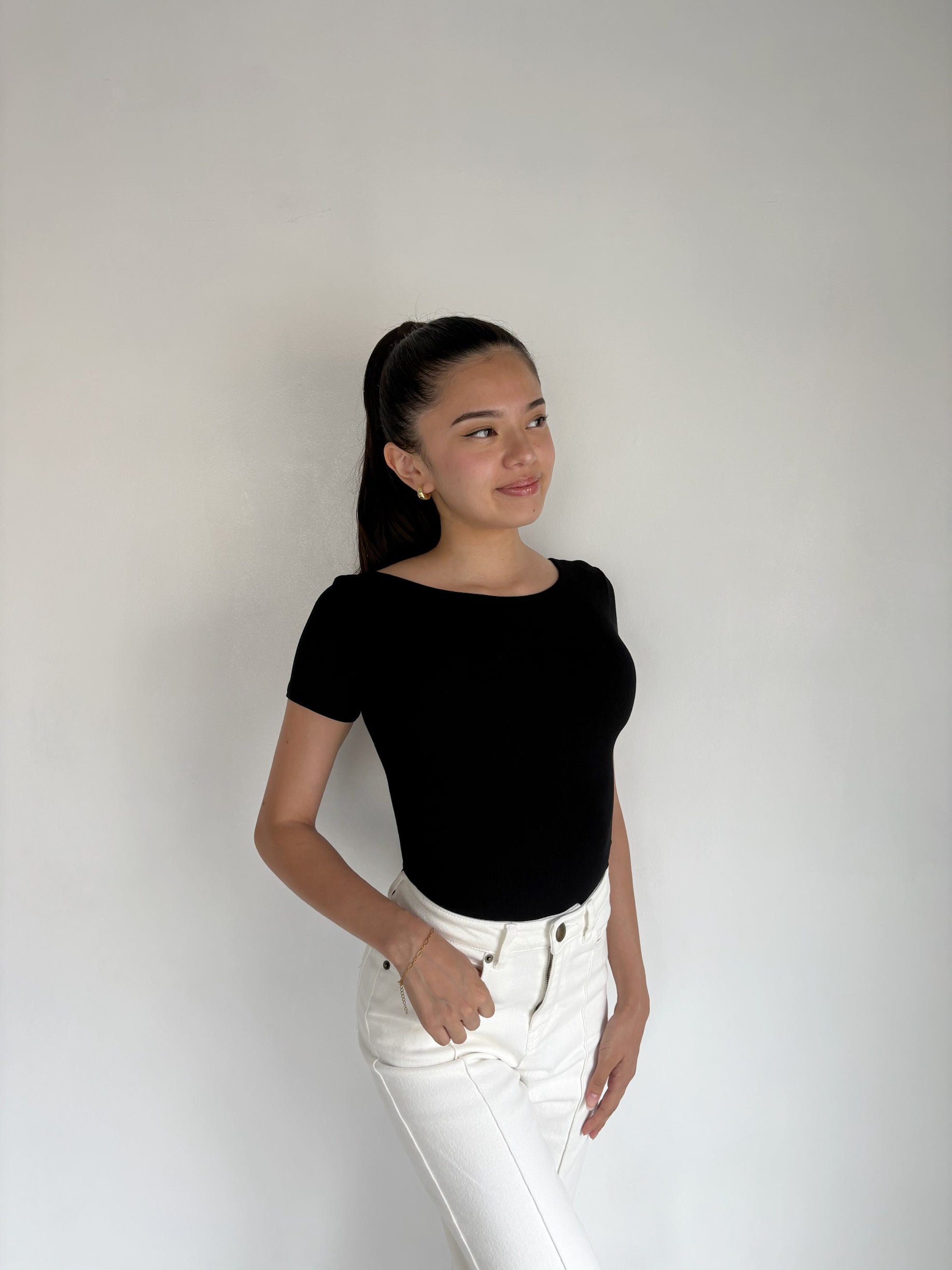 バックオープンTトップス