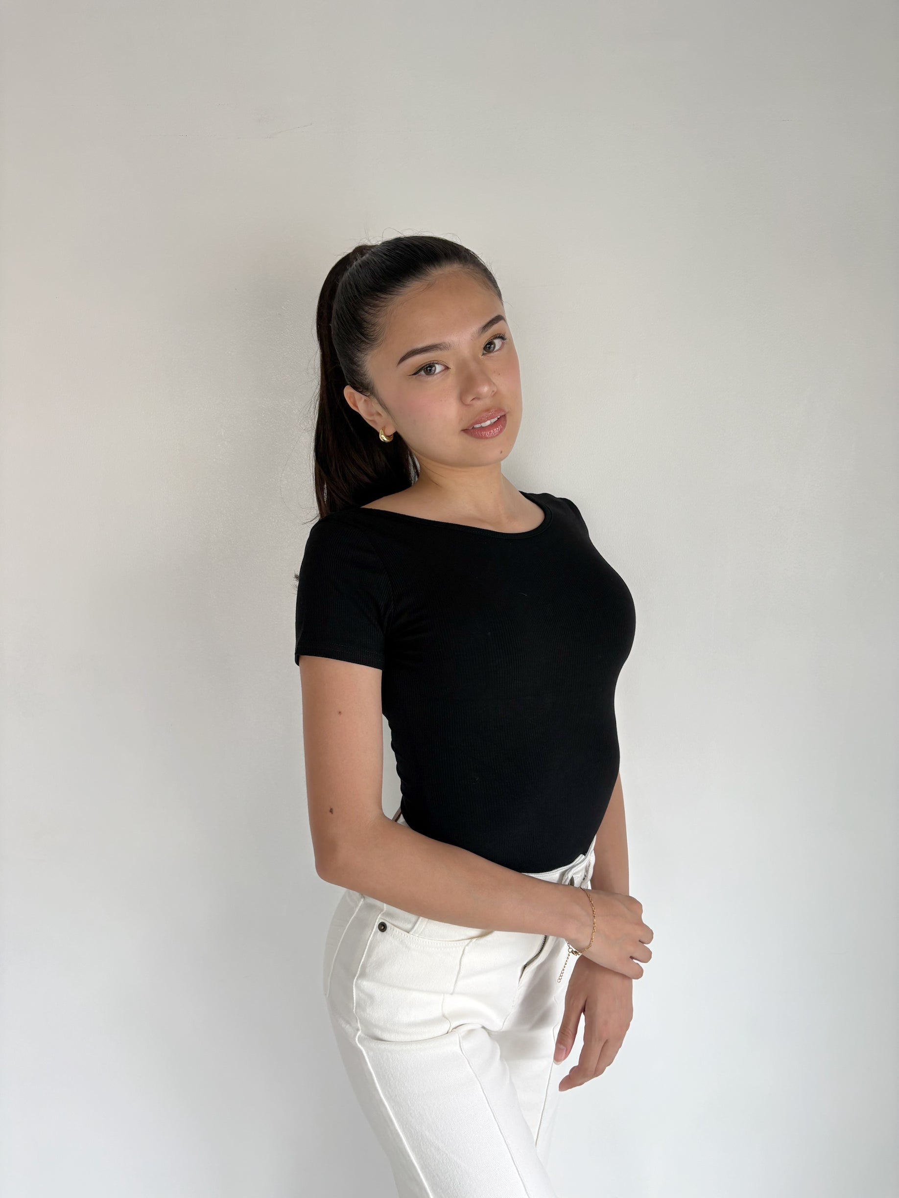 バックオープンTトップス