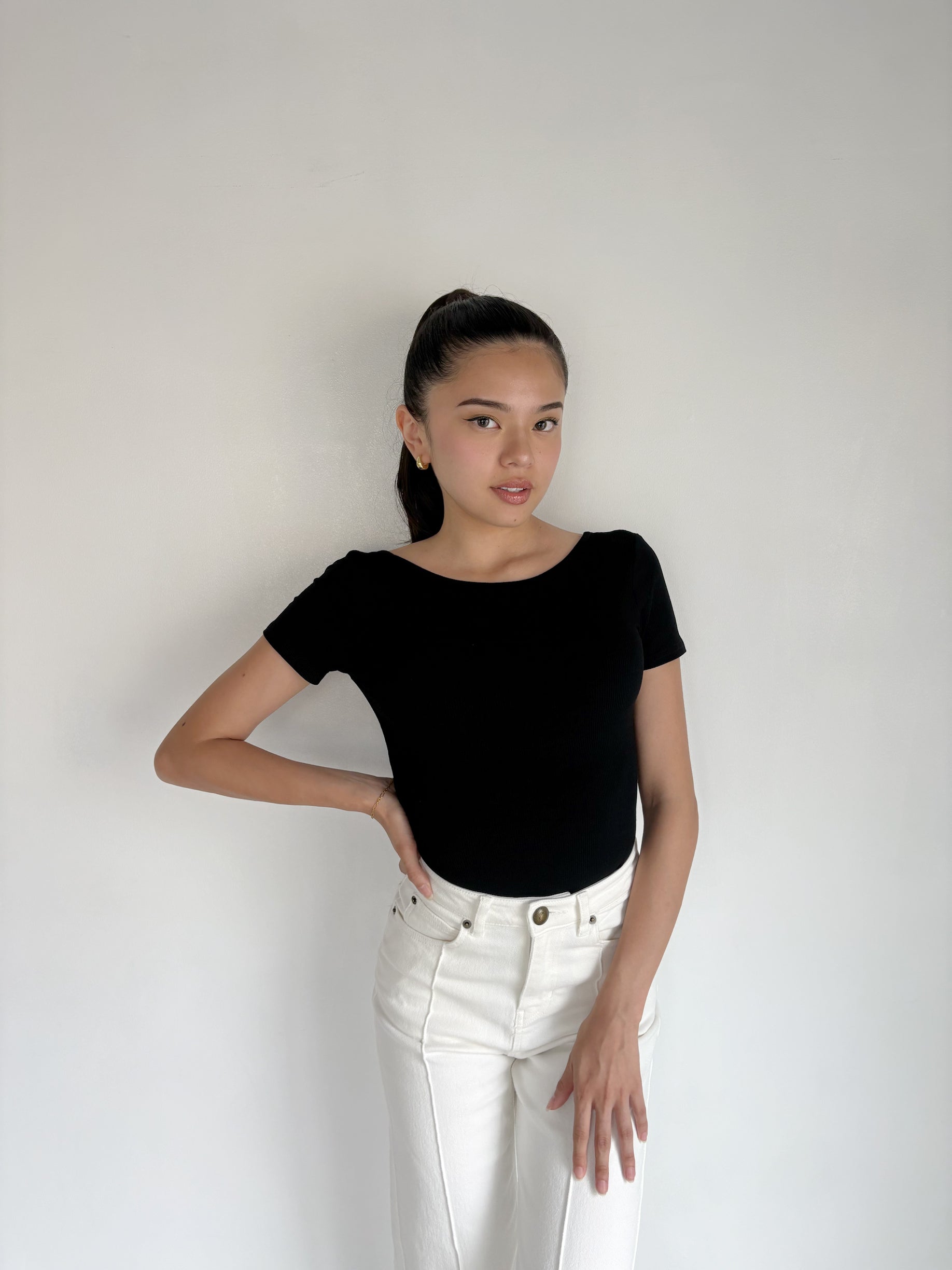 バックオープンTトップス