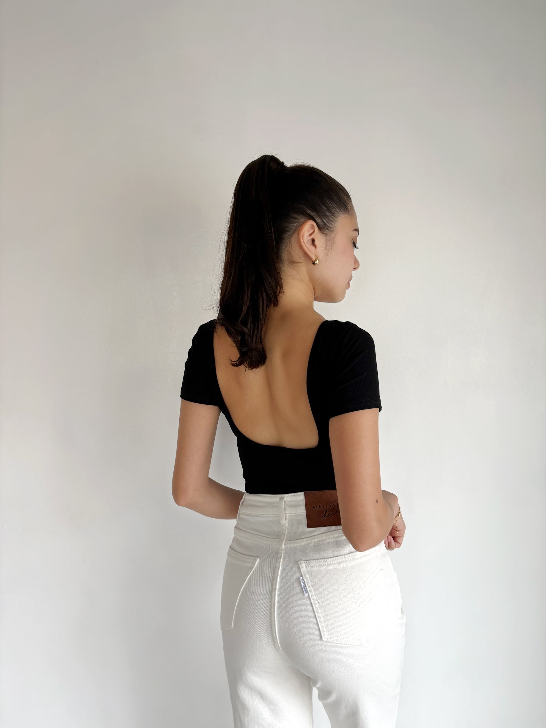 バックオープンTトップス