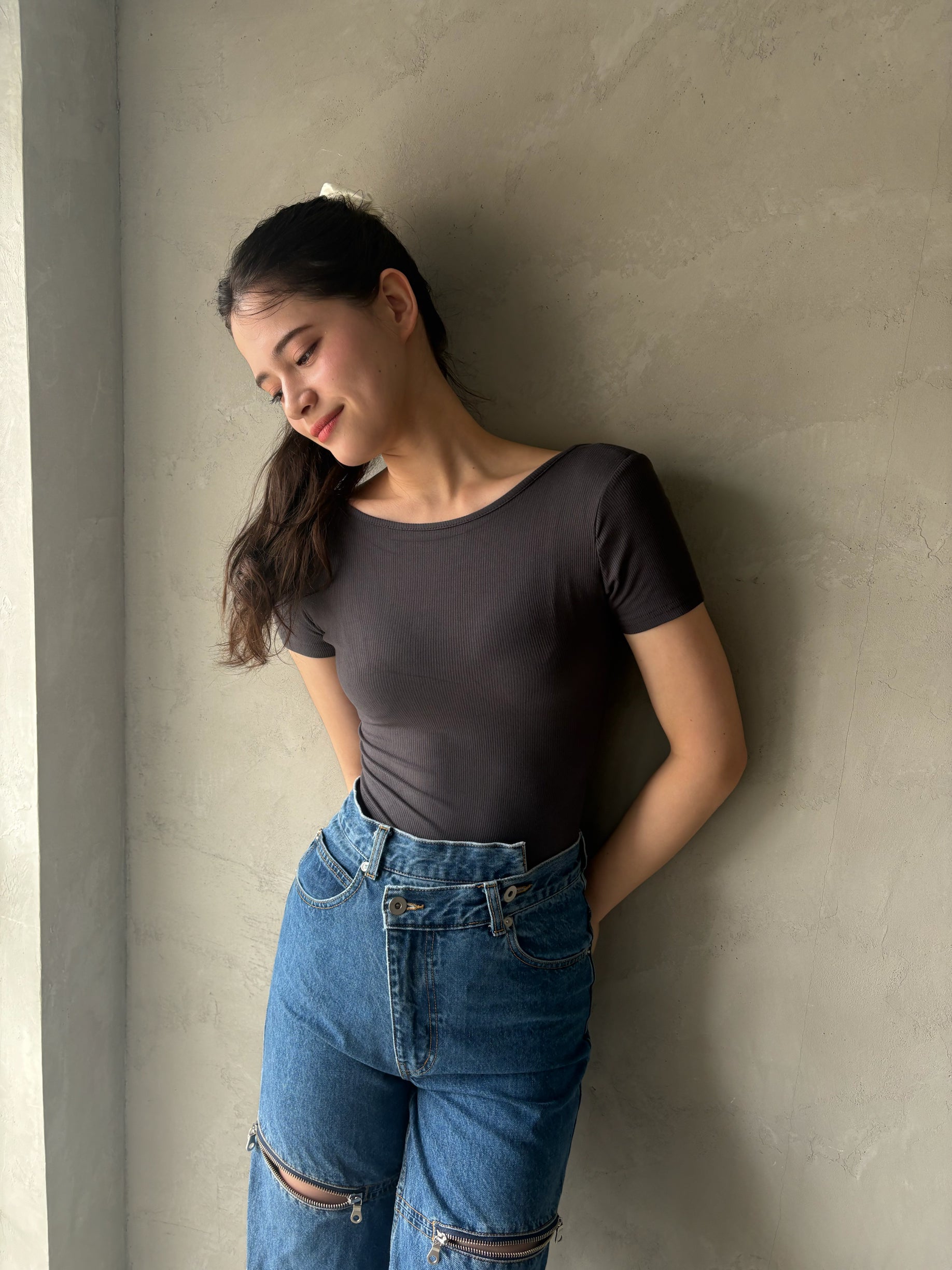 バックオープンTトップス