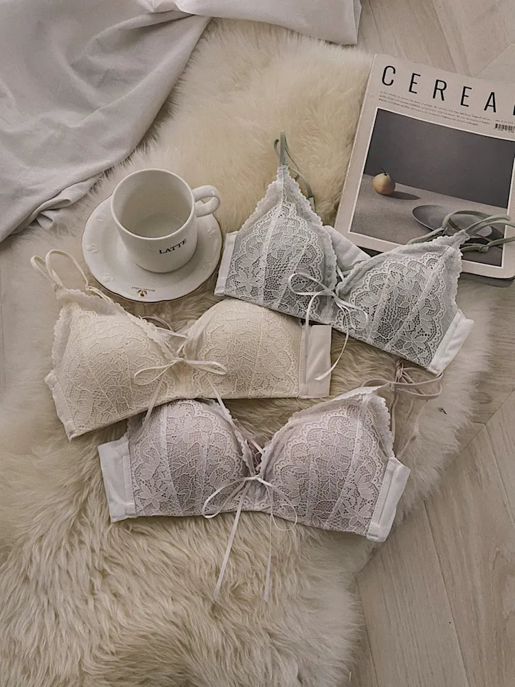 【整形級谷間】くっきり谷間リボンレースアップブラセット