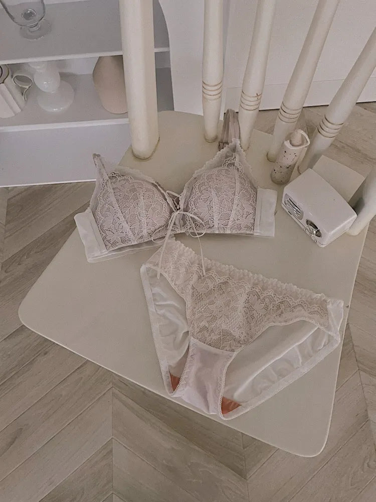 【整形級谷間】くっきり谷間リボンレースアップブラセット