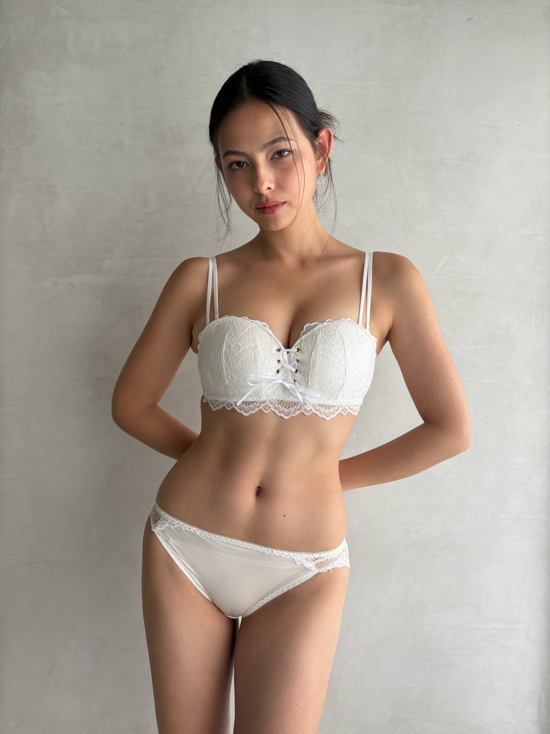 【整形級谷間】 瞬間谷間メイクリボンレースアップブラセット〈ブラトップ利用OK〉