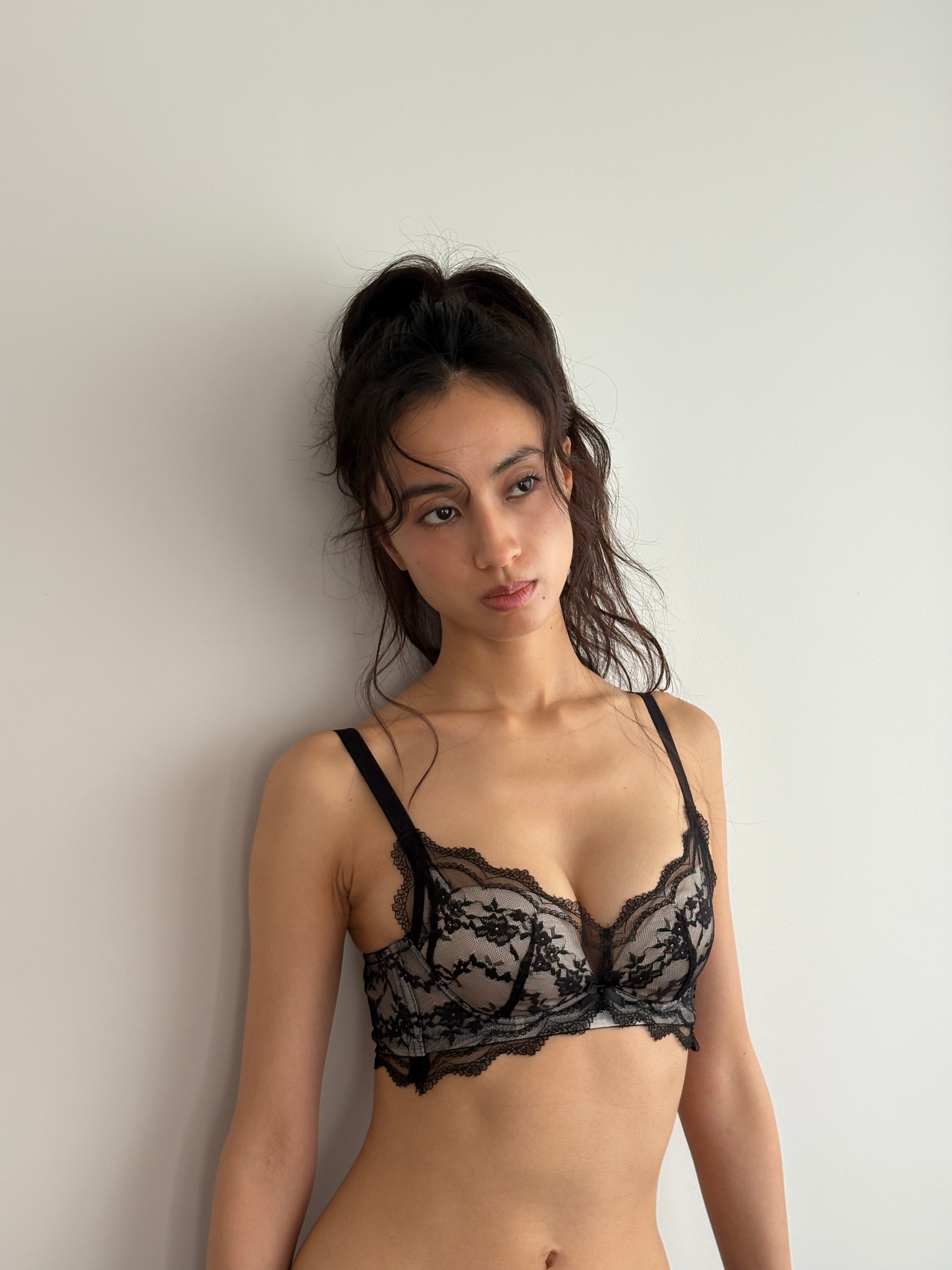 シースルーフラワーレースブラセット