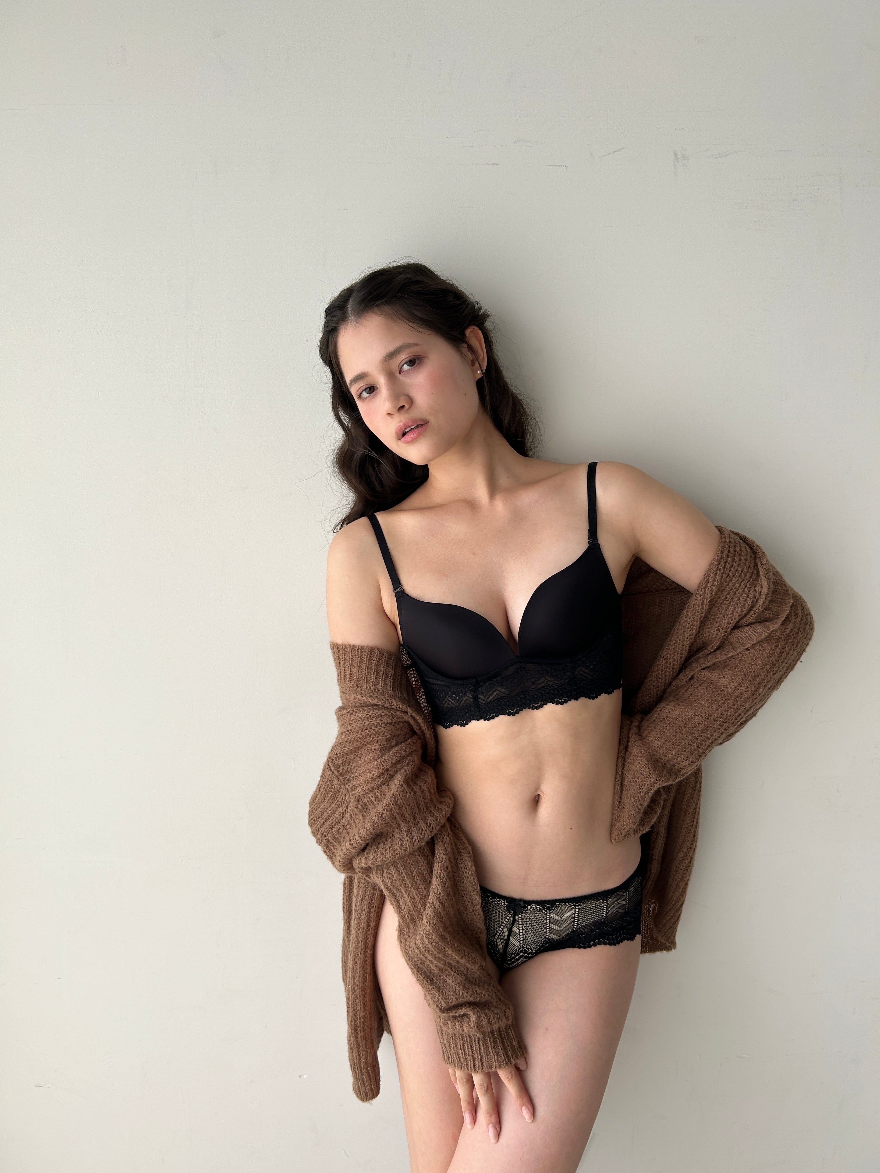 【美胸メイク】背中あきレースブラセット