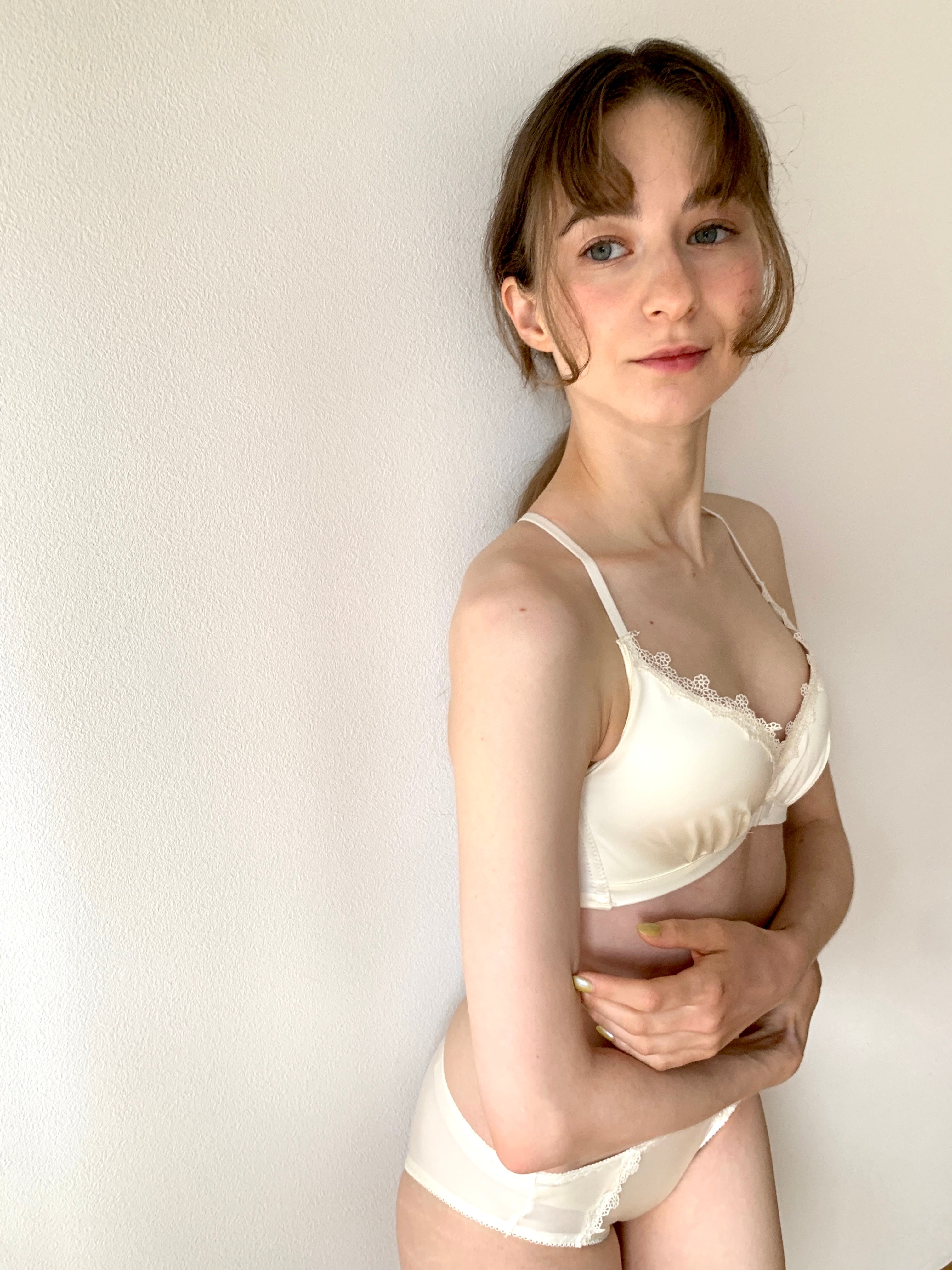 【美胸メイク】サテンレースニュアンスカラーブラセット