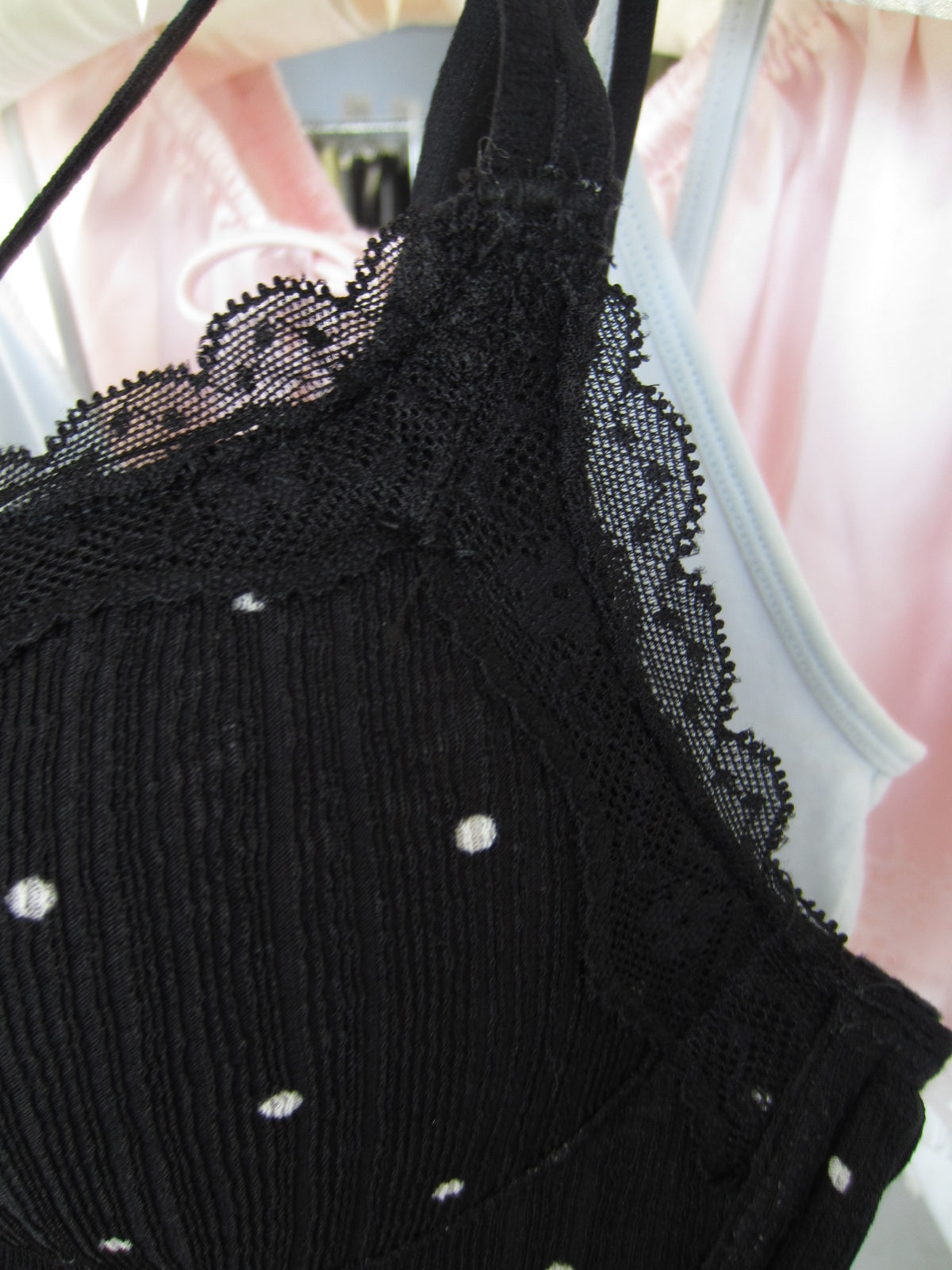 【整形級谷間】ガーリードットレースブラセット