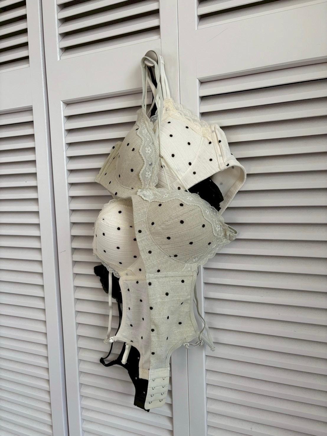 【整形級谷間】ガーリードットレースブラセット